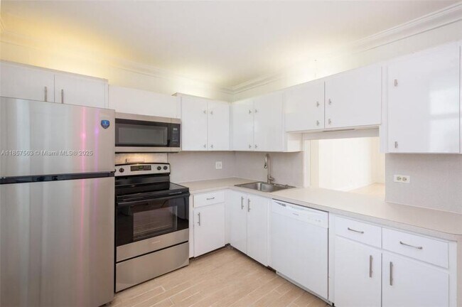 Building Photo - 2 bedroom in Sunny Isles Beach FL 33160