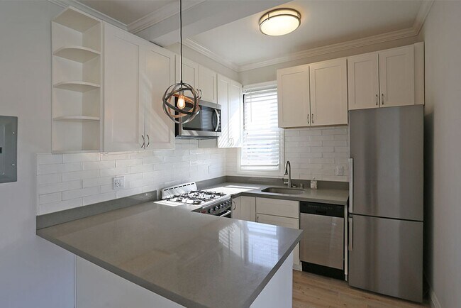 Photo - OPEN HOUSE: Sunday (12/21) 12:00pm-12:20pm. Remodeled 1BR/1BA just north of the western tip of Oa...