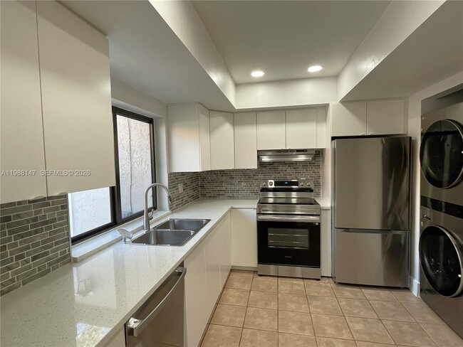 Building Photo - 4830 SW 152nd Pl Unit G-89