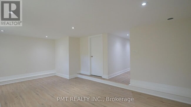 Photo - 881 Coxwell Ave
