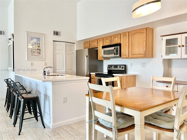 Photo - 221 SW Palm Dr Unit 306