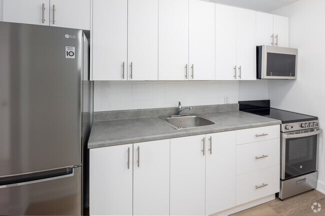 Bachelor - 1046 Lofts