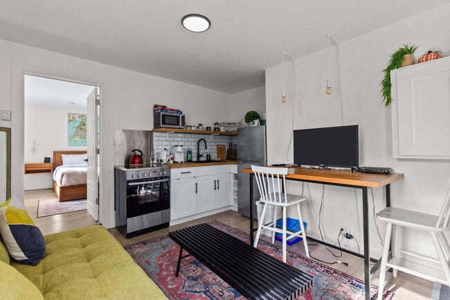 Photo - 110 Queens Rd Unité SI FL1-ID1438805P