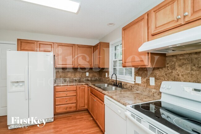 Photo - 2305 Cottage Pl