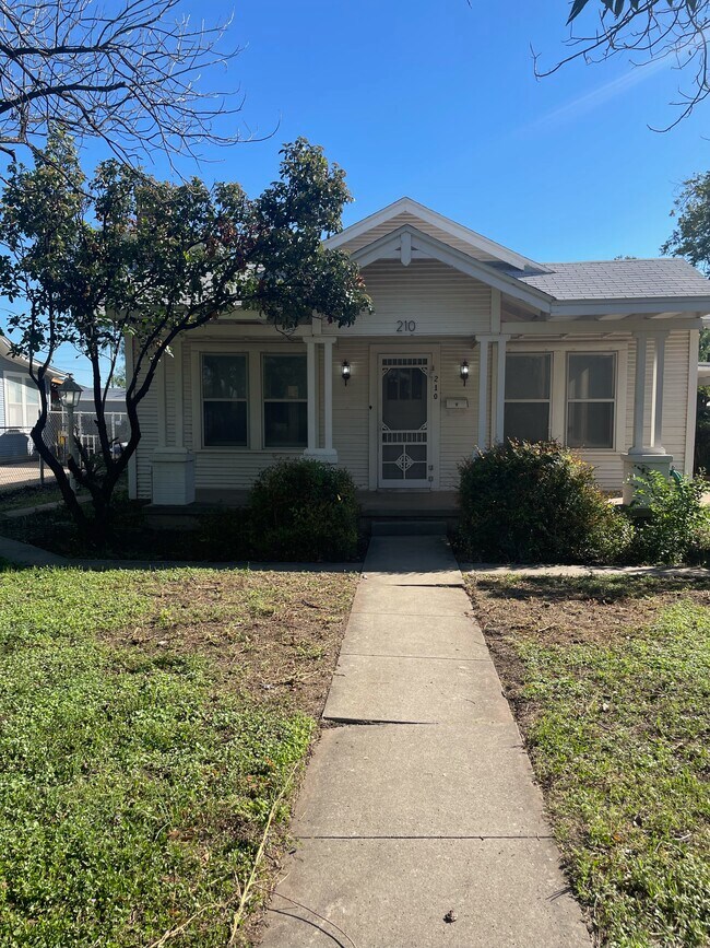 Photo - 210 S Van Buren St House