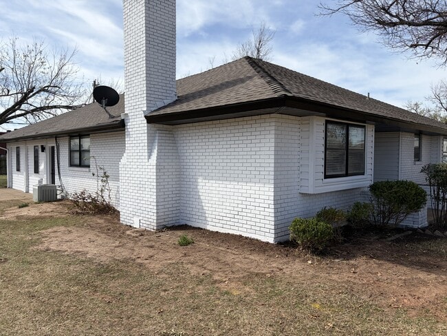 Photo - 5800 NW 45th St