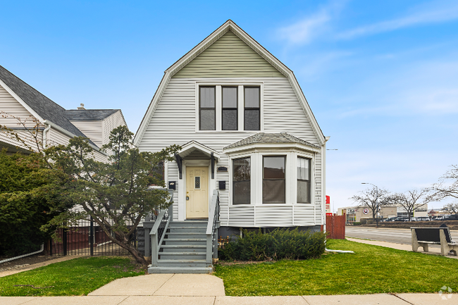 Building Photo - 3601 N Sacramento Ave Unit 2 Rental