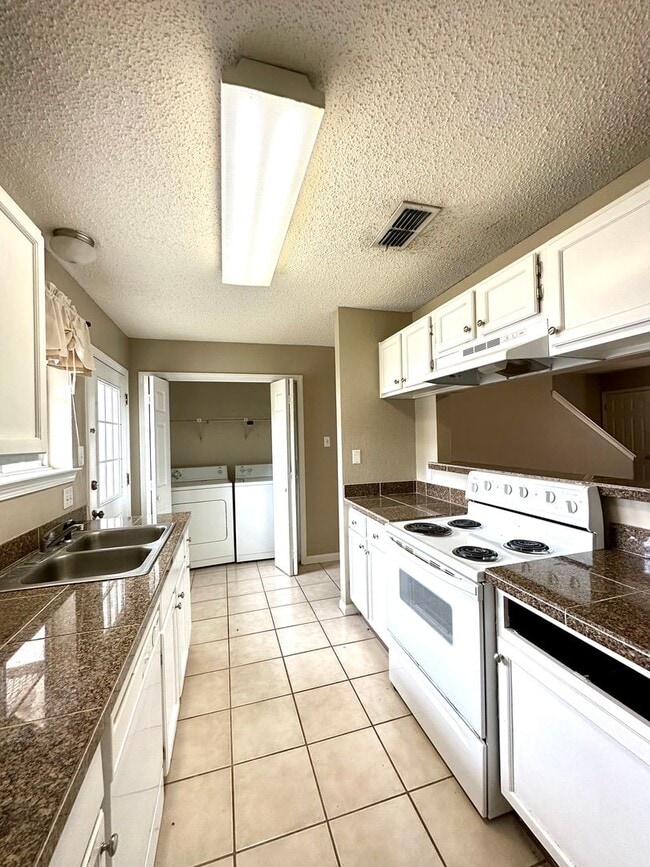 2 BR 2.5 BA Pleasant Ridge Townhomes - 2 BR 2.5 BA Pleasant Ridge Townhomes