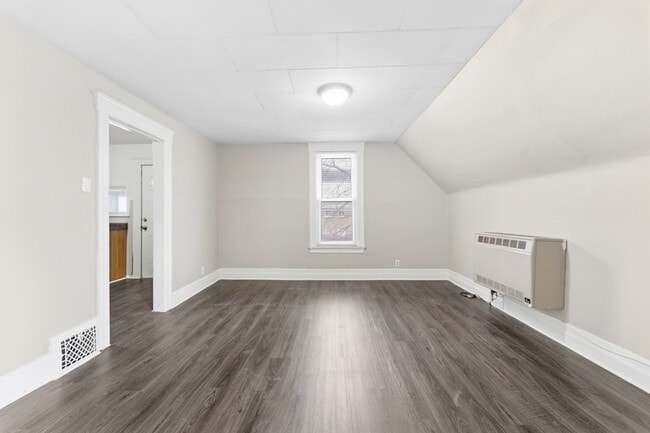 Photo - 332 Goddard Rd