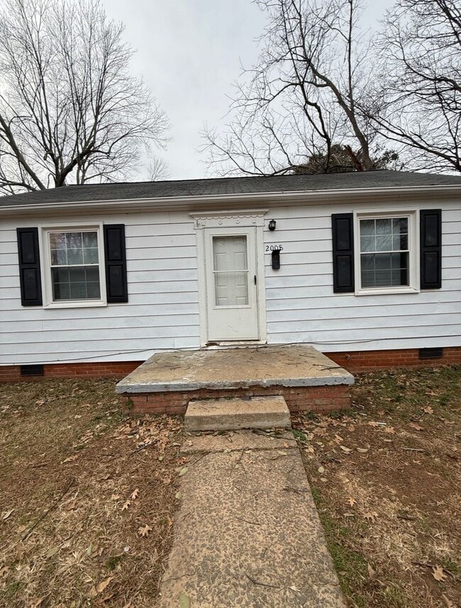 Photo - 2008 Hoover St