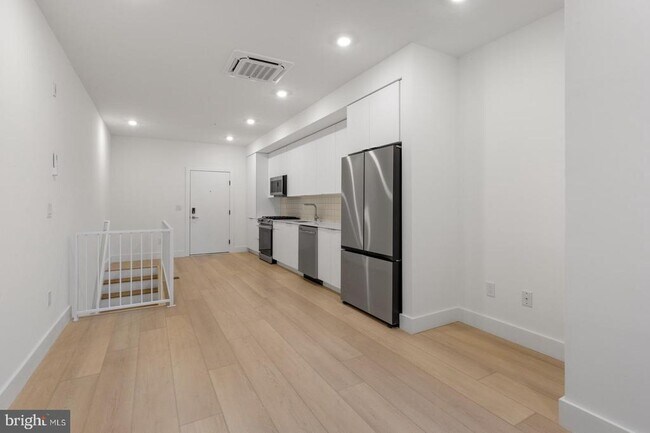 Photo - 2007 Cambridge St Unit 4