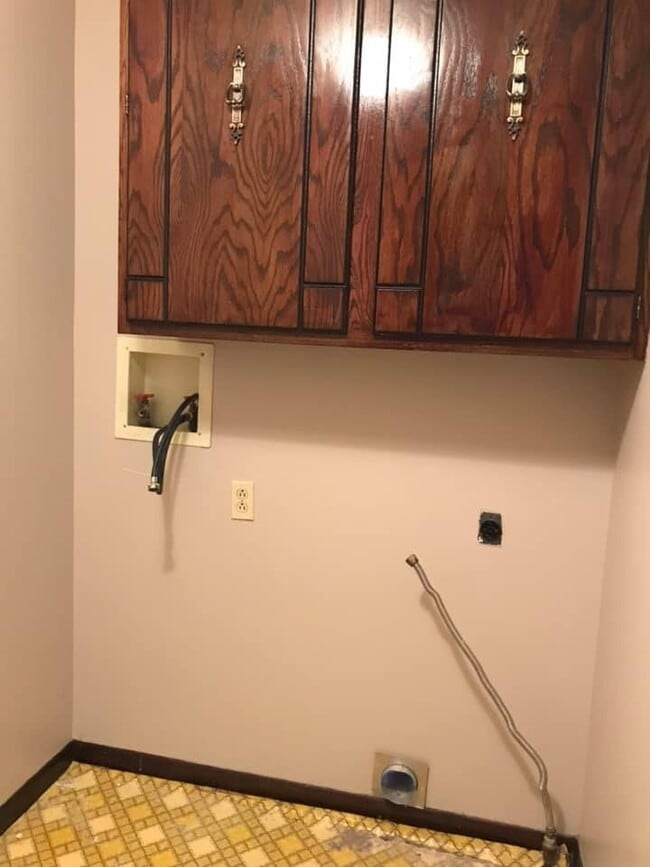 Photo - Spacious  House with Detached Garage & Fin...