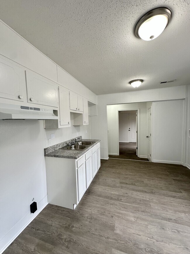 Photo - 80 Wilkes Cir