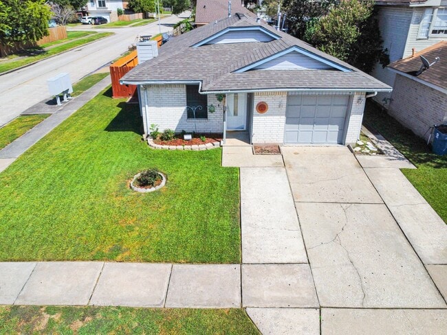 Photo - 918 Littleport Ln