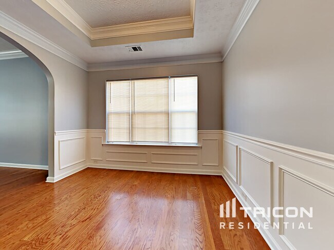 Photo - 381 Sunderland Way