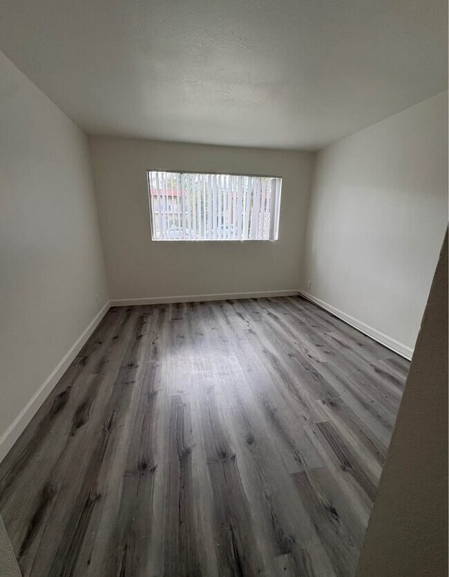 Photo - 7040 Haskell Ave