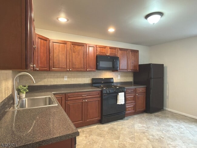 Building Photo - 39 Glenridge Ave Unit 5