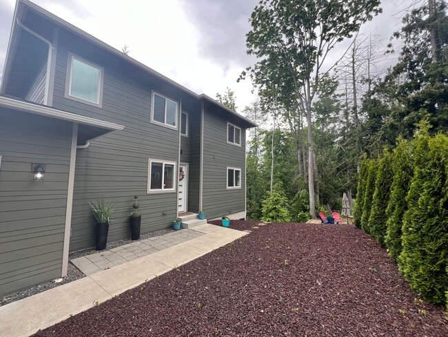 Photo - Newer 5 Bedroom House close to Shopping, Lake Padden, WWU, South Side of Bellingham
