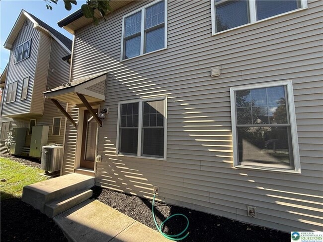 Photo - 629 Linden St