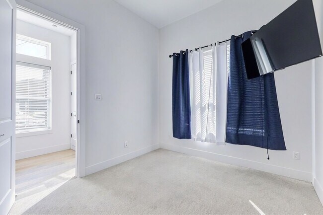 Photo - 334 Eastwood St