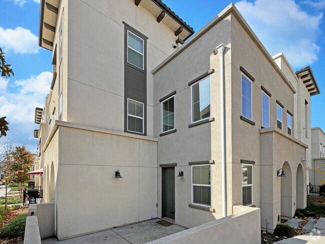 Building Photo - Modern 5B 4BA Townhome w/ AC in Playa Del ...