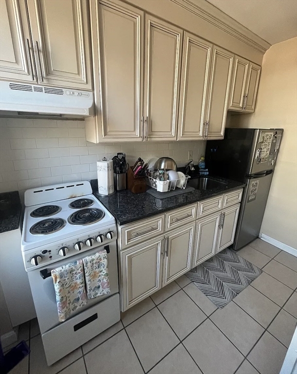 Building Photo - 25 Melrose Unit #3 Rental