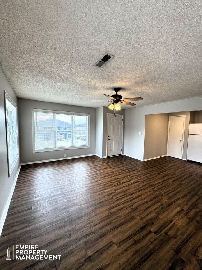 Photo - Move-In Special!! Unidad B