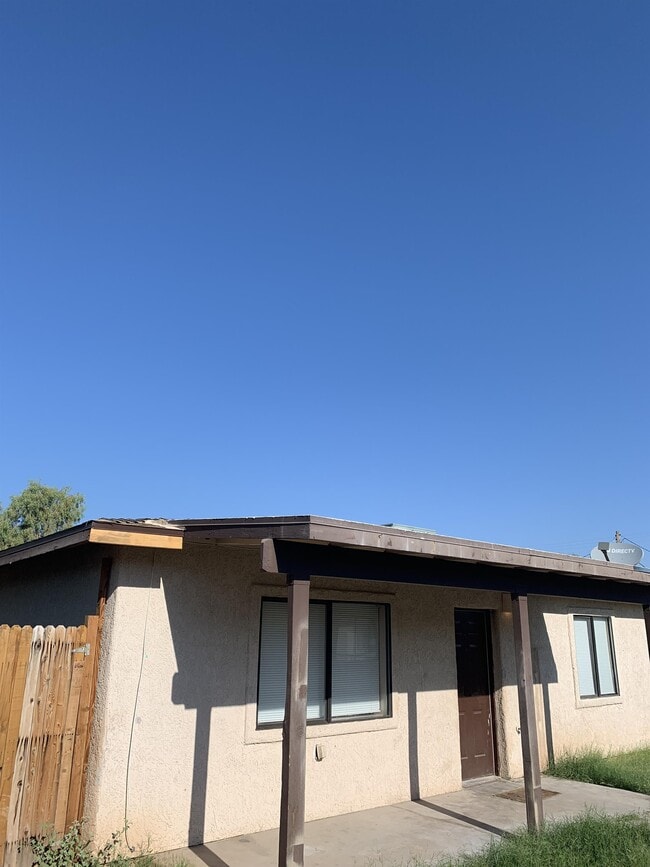 Building Photo - 308 E Blacklidge Dr Unit 1