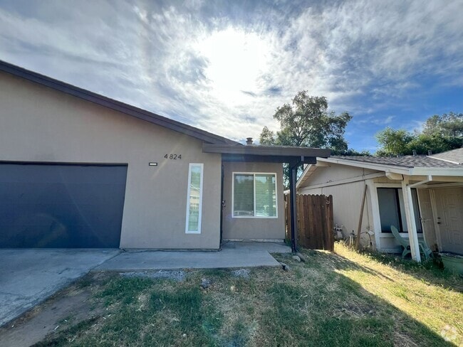 Building Photo - SAC T 4824 - 4826 Unit 4824 Rental