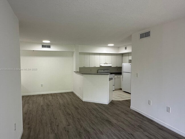 Building Photo - 17602 NW 25th Ave Unit 304 Rental