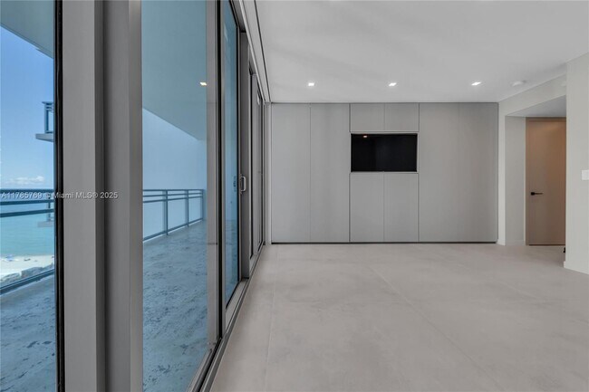 Photo - 3535 S Ocean Dr Unidad 1003