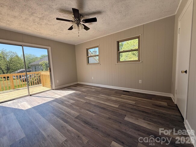 Photo - 742 Central Dr NW