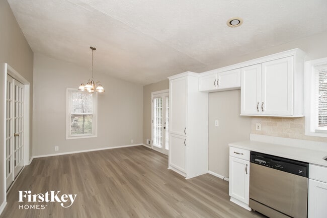 Photo - 289 Angla Dr SE