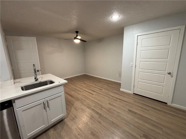 Photo - 942 W Holly St Unidad 4