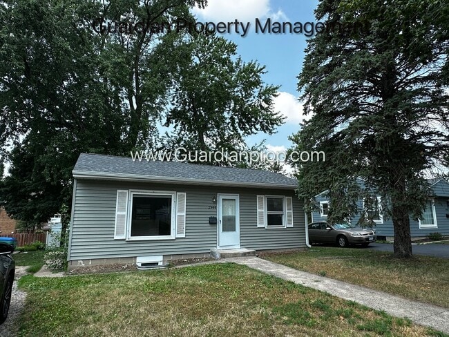 Building Photo - 2944 Quebec Ave S