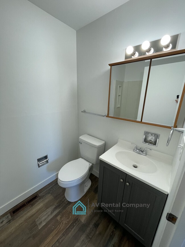 Photo - 209 Titan St