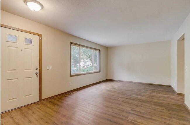 Living Room - 2931 Traceway Dr