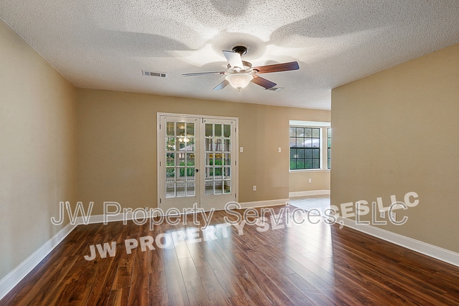 Photo - 1915 S Jahncke Ave