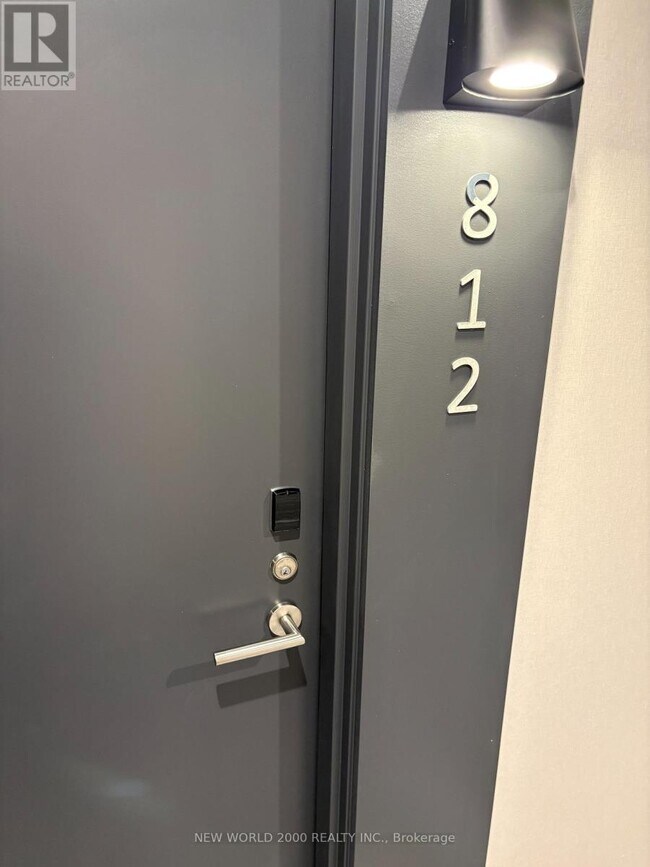 Photo - 180 Front St E Unité 812