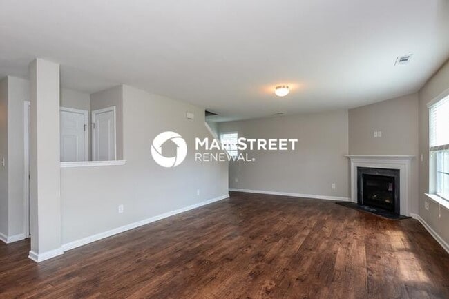 Photo - 4 Bedroom Pet-Friendly Home in Charlotte, NC with Main Street Renewal
