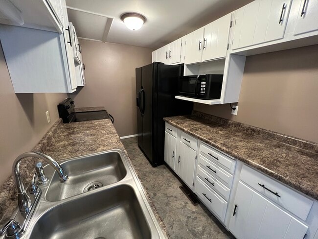Photo - 2449 Ellis St