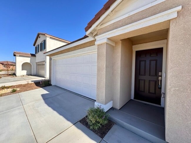 Photo - Brand New 3 Bedroom Single Story Home For ...
