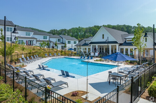 Pool - Everton Estates