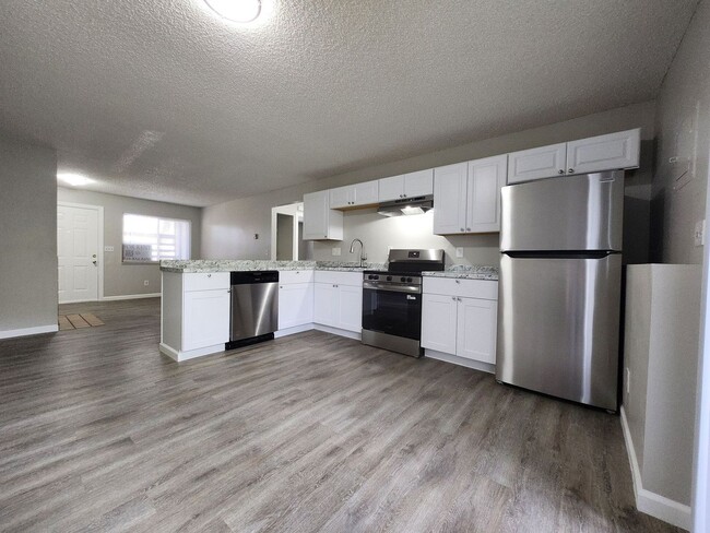 Photo - 2922 Straus Ln Unidad B