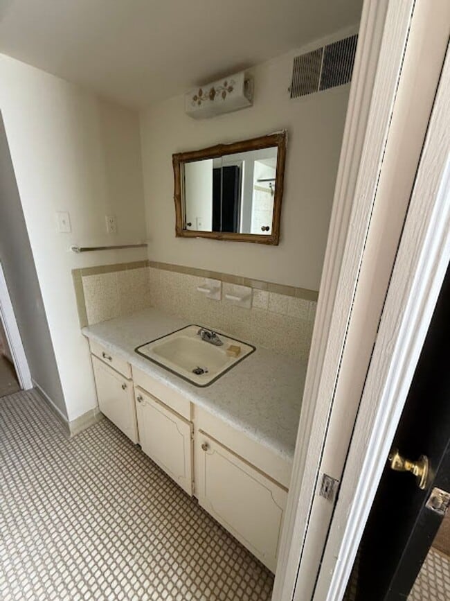 Photo - 497-497 Dickinson St