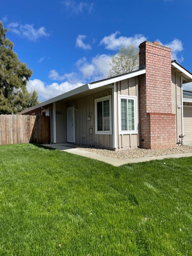 Building Photo - REMODELED DUPLEX CLOSE TO DOWNTOWN IN S. N... Rental