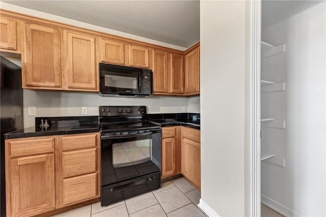 Photo - GREAT LOCATION IN ROGERS!!!