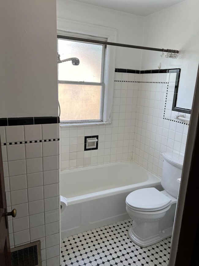 Photo - 2214 Memorial Pkwy Unit 2214 Memorial Pkwy 2