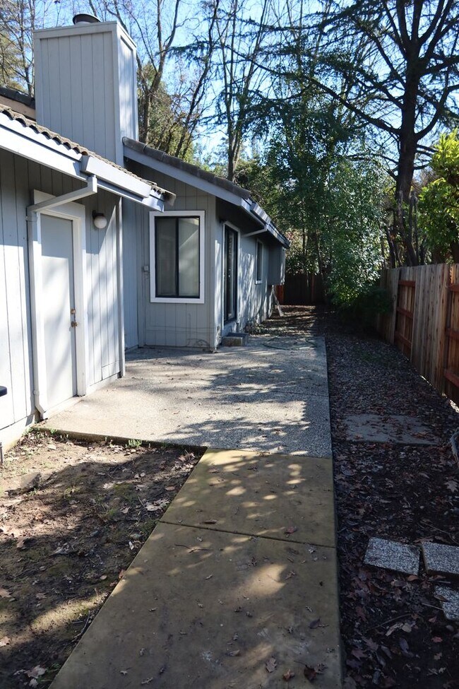 3 Bedrooms, 2 Baths Halfplex in Greenhaven Rental House Rental in Sacramento, CA