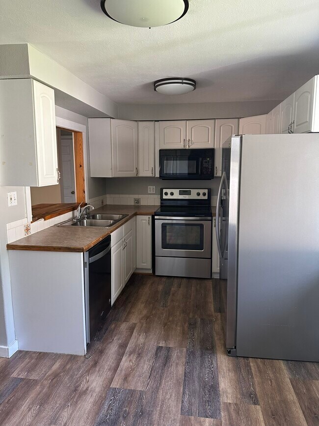 Photo - 4585 Hoyt St